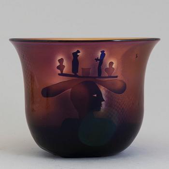 BERTIL VALLIEN, an unique glass bowl, Kosta Boda 1988.