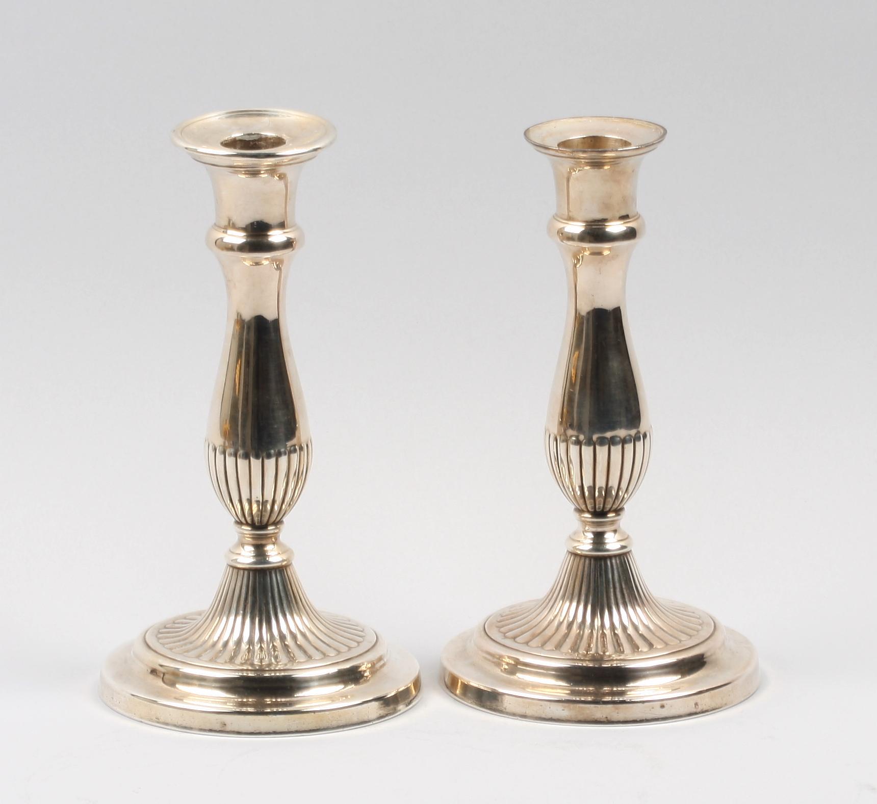 LJUSSTAKAR, ett par. Silver. Sheffield 1808.