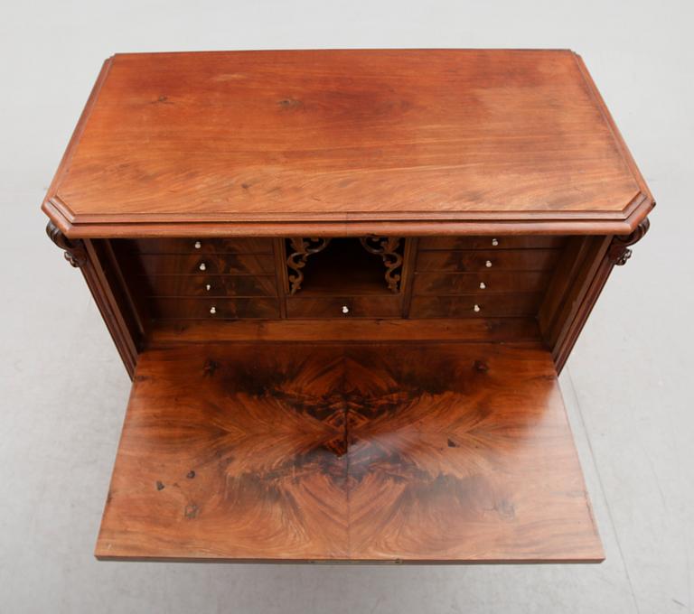 CHIFFONJÉ, 1800-talets andra hälft.