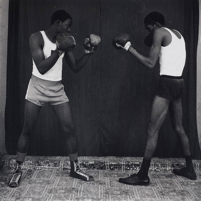 Malick Sidibé, "Les Deux Boxers", 1966.