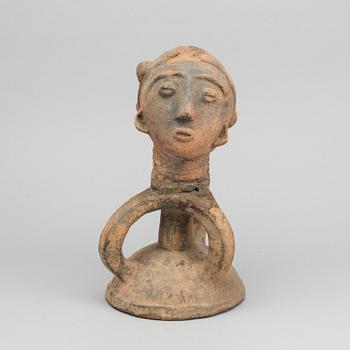 Clan vevssel lid / Memorial head, Ashanti, Ghana.