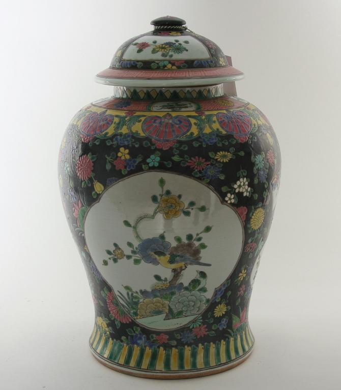 LOCKURNA, porslin, kina, 1900-tal.