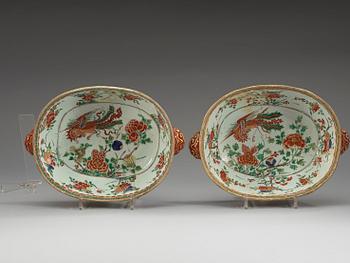 A pair of famille verte tureens with covers, Qing dynasty, Kangxi (1662-1722).