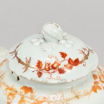Nine orange and white export porcelain service, Qing dynasty, 18th-19th century.