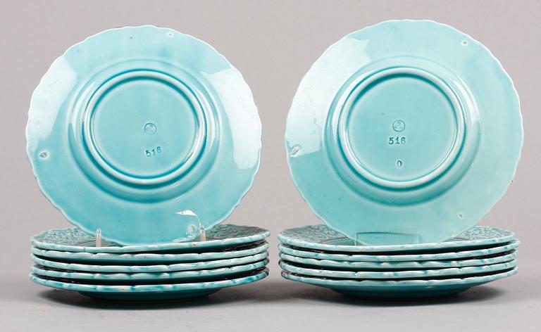 ASSIETTER, 12 st, majolika, omkring 1900.