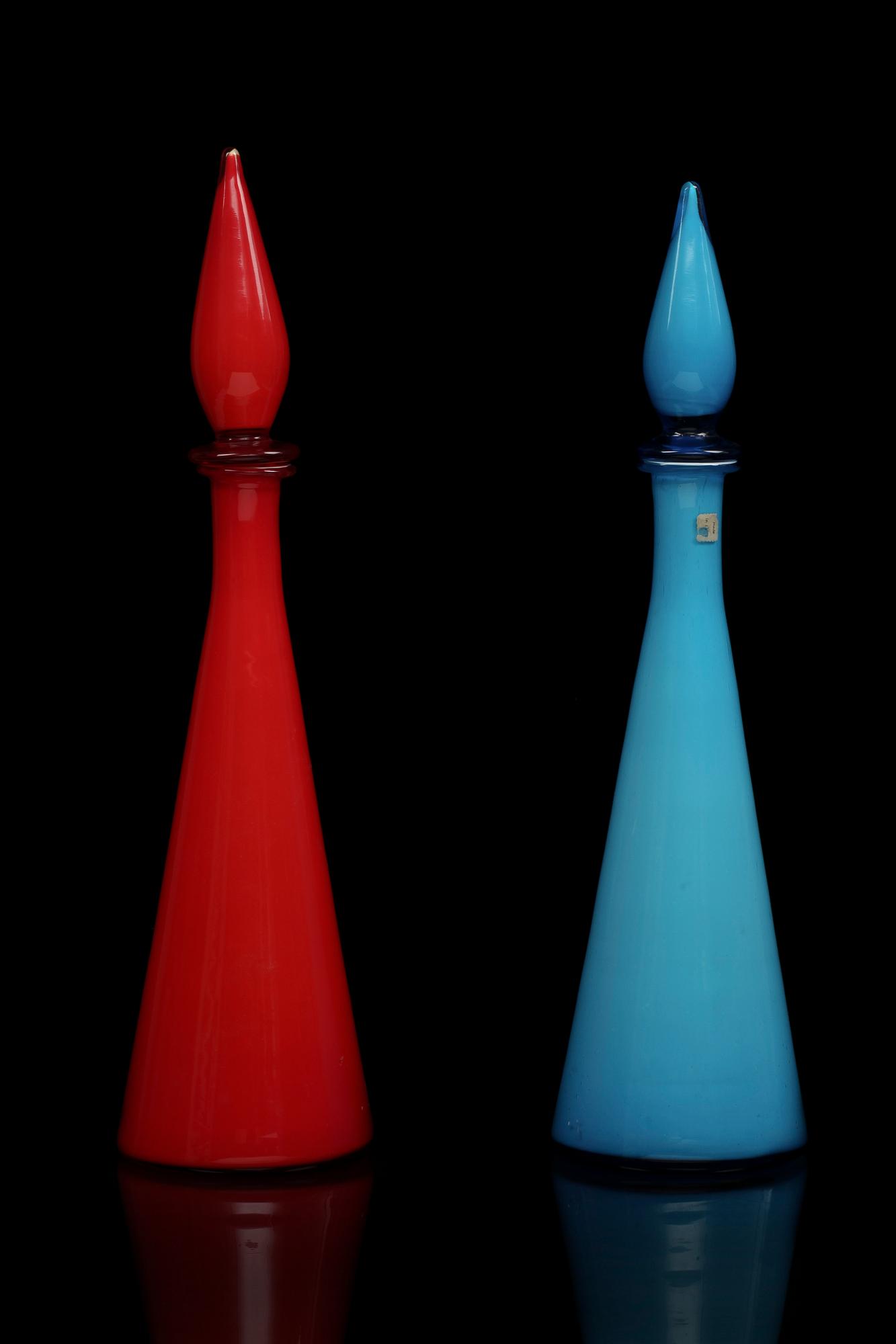 KARAFFER, 2 st, Venini, Murano, 1900-talets andra hälft.
