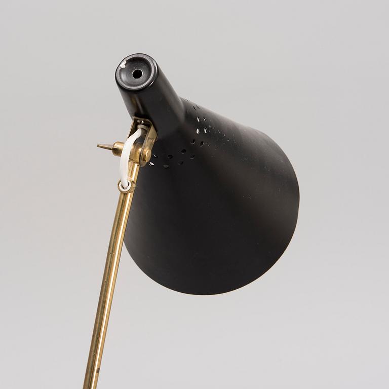 TAPIO WIRKKALA, JALKALAMPPU, K10-11. Valmistaja Idman Oy. Suunniteltu 1958.