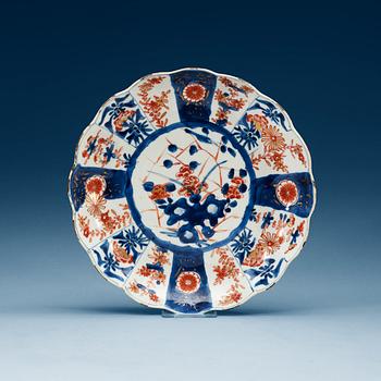 An imari dish, Qing dynasty, Kangxi (1662-1722).