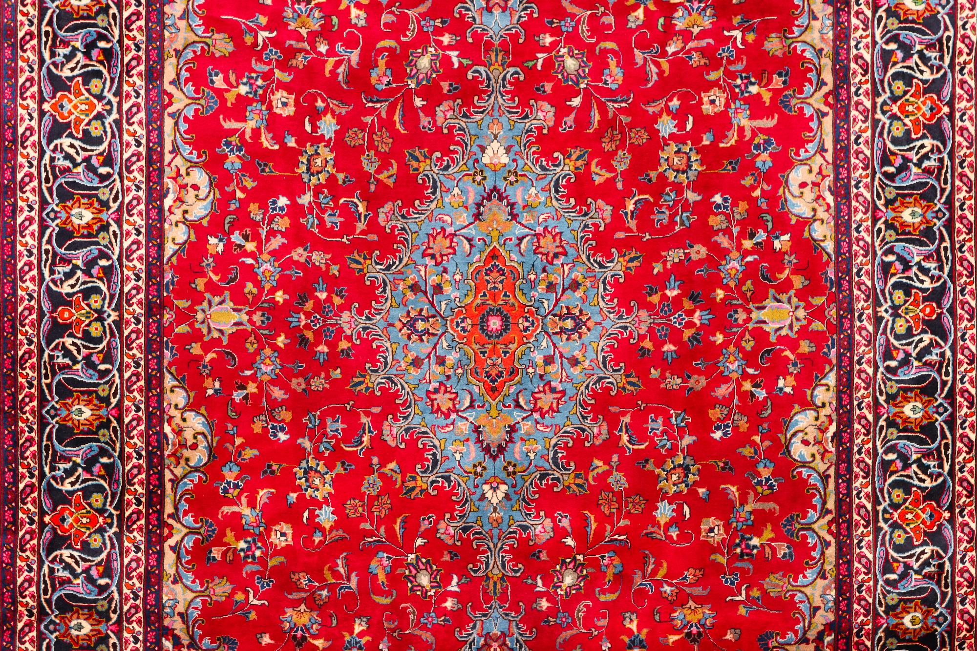 A Keshan carpet, c. 360 x 250 cm.