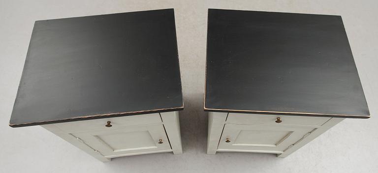 SÄNGBORD, 1 par, 1900-talets första hälft.