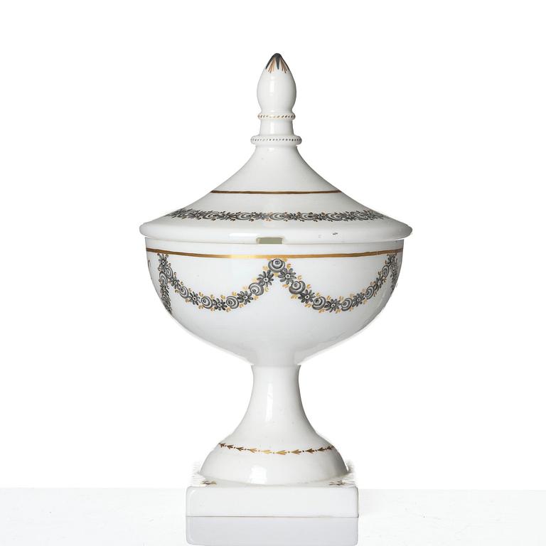 A Swedish glass suger bowl with cover, Strömsbäcks glass works, circa 1800.
