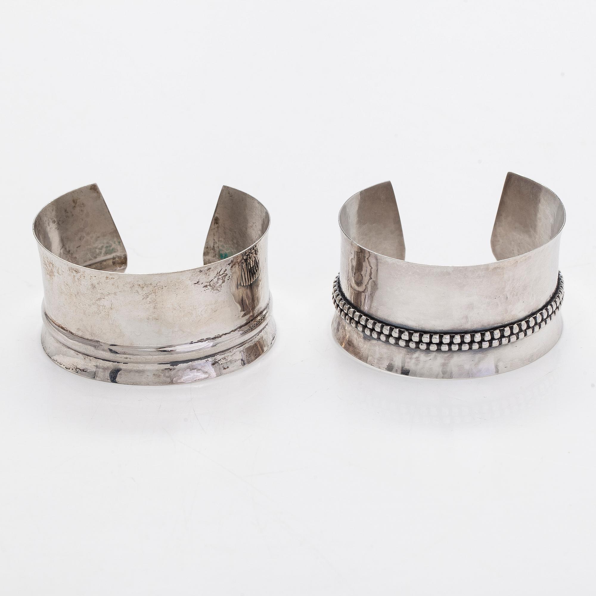 Mauno Honkanen, armband, 2 st, silver, A. Tillander, Helsingfors 1964.