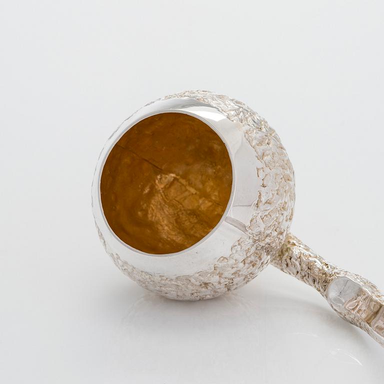 Pekka Turtiainen, bålskål med bålslev och bägare, 5 st, silver, Helsingfors 1985.