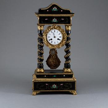 BORDSPENDYL, barockstil, 1800-talets slut.