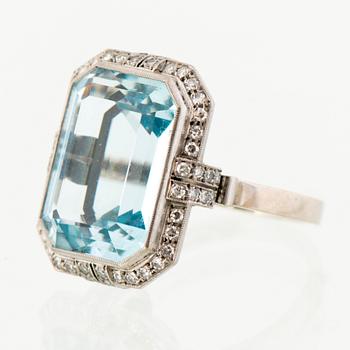 A RING, facetted aquamarine, 8/8 cut diamonds, 18K white gold. A. Tillander, Helsinki Finland 1972.