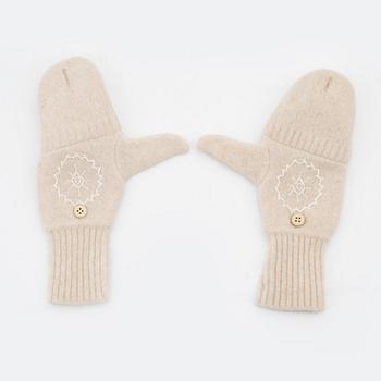 Christian Dior, a set with a pair of wool gloves and a knitted hat.