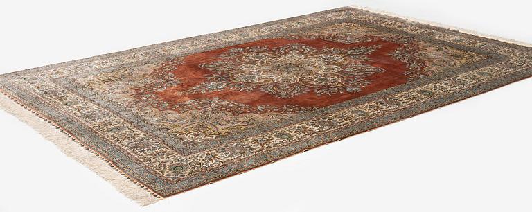 Matta, semiantik Turkisk silke, ca 294 x 198 cm.