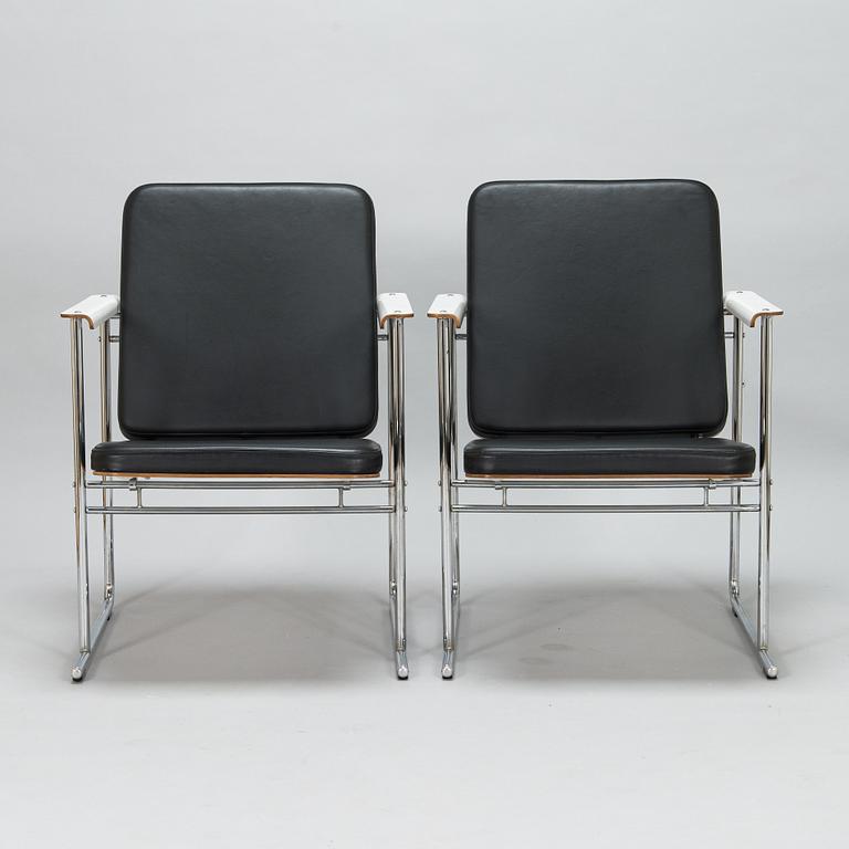 Yrjö Kukkapuro, A pair of armchairs, "Skaala 474", Avarte Finland, late 20th century.