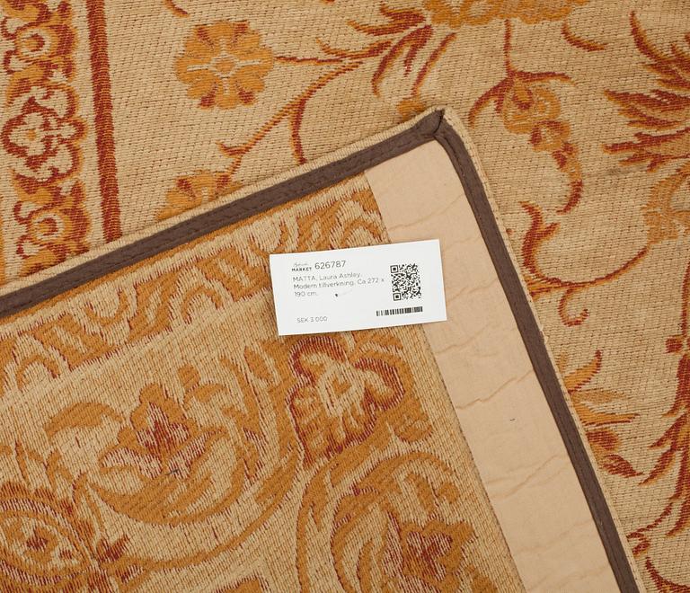 MATTA, Laura Ashley. Modern tillverkning. Ca 272 x 190 cm.