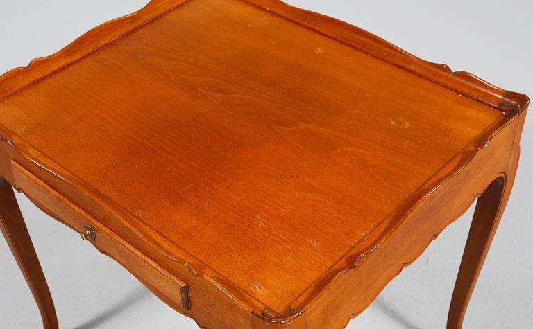 SIDOBORD, mahogny, 1900-talets andra hälft.