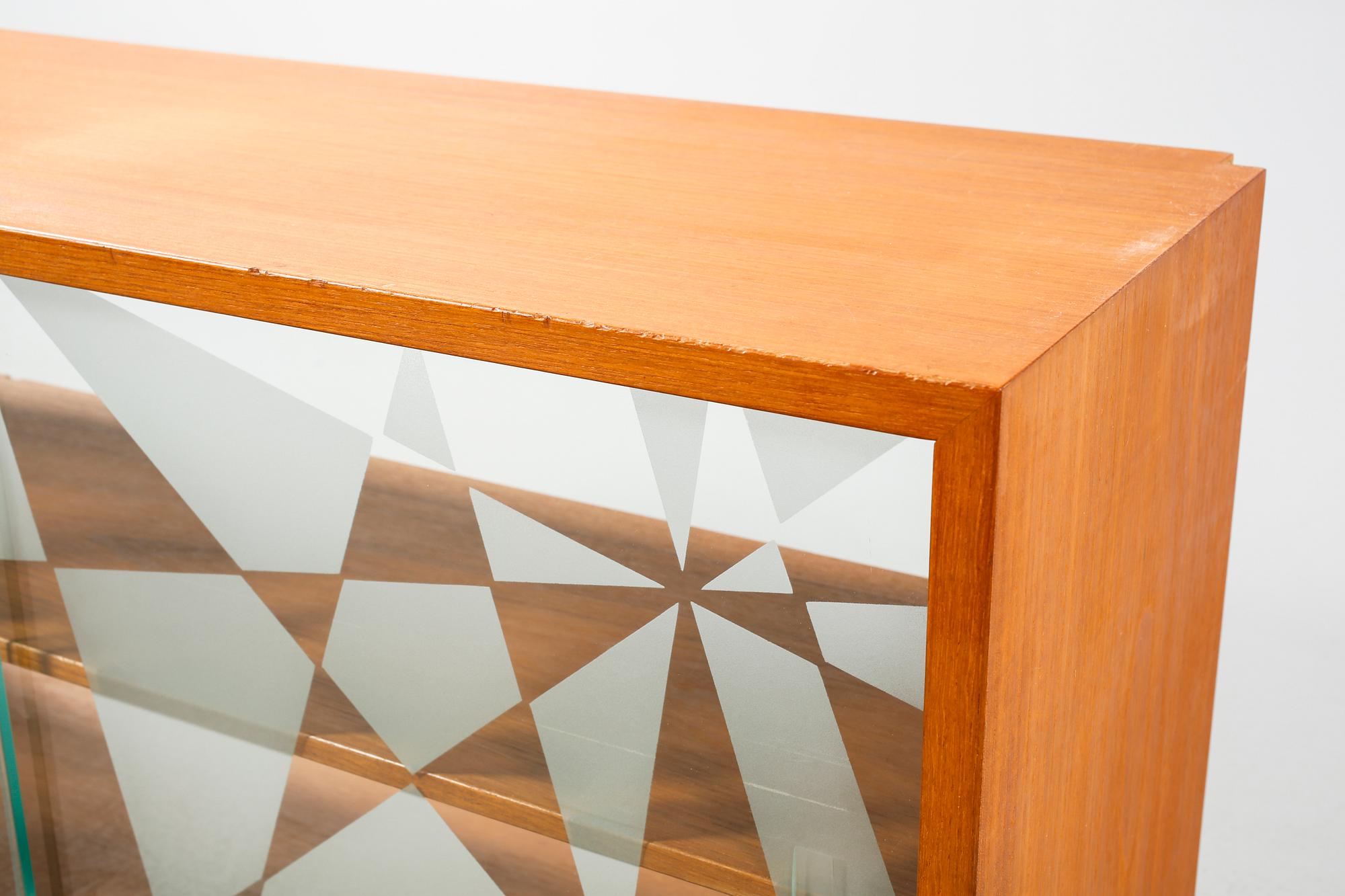 A 1950s shelving system,"Veggen de Luxe" by Torbjørn Afdal & Rolf Hesland for i.a. Ringerike Møbel- og Trevarefabrikk.