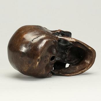 KRANIUM, metall, modern tillverkning.