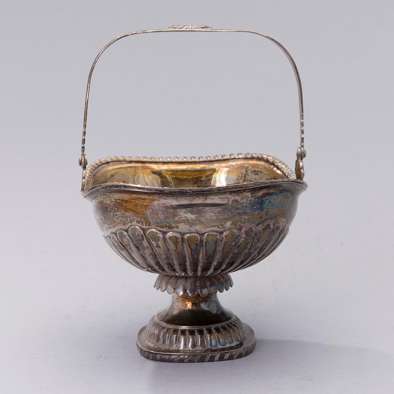 BONBONJÄR, silver, kontrollmästarstämpel Michail Michailovich Kaprinski, Moskva 1822. Vikt 300 g.