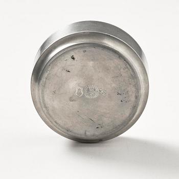 Nils Fougstedt, ask med lock, modell "A 1415", Firma Svenskt Tenn, Stockholm, 1935.