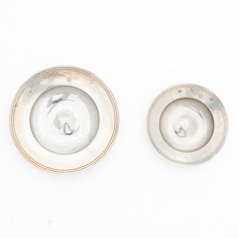 Plates, 2, silver, England, including William Comyns & Sons Ltd (Richard Comyns), London 1981.