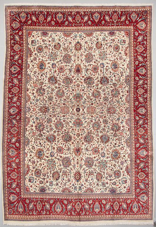 A Sarouk rug, old/semiantik, 425 x 295 cm.