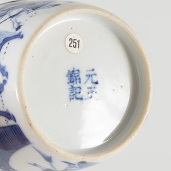 A group of five pieces of blue and white Chinese porcelain, Qing dynasty, 19th Century.