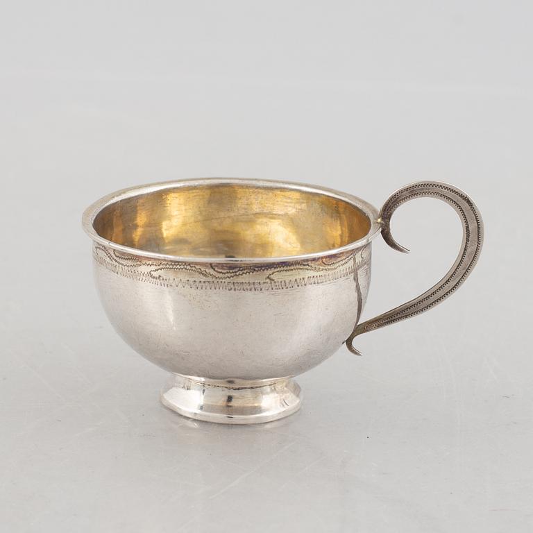 Five silver cups, 18th/19th Century.