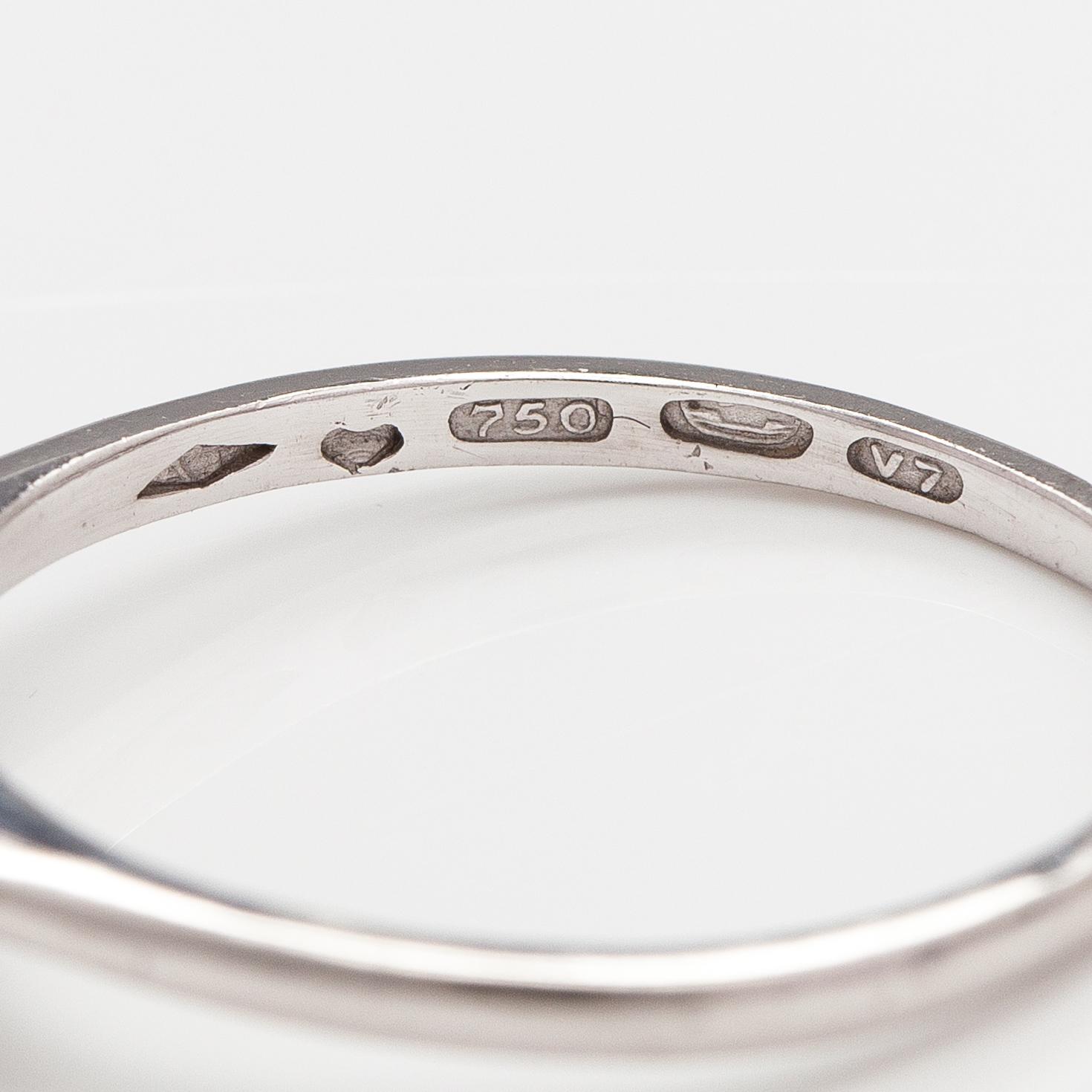 An 18K white gold ring with a brilliant-cut diamond ca. 1.38 ct. A Tillander, Helsinki 1974.