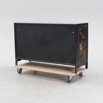 A Chinese chest of drawers / sideboard, 20th century.