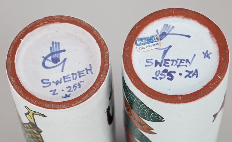 VASER, ett par samt FAT, 2 st. Fajans."Karneval" Stig Lindberg, Gustavsberg.