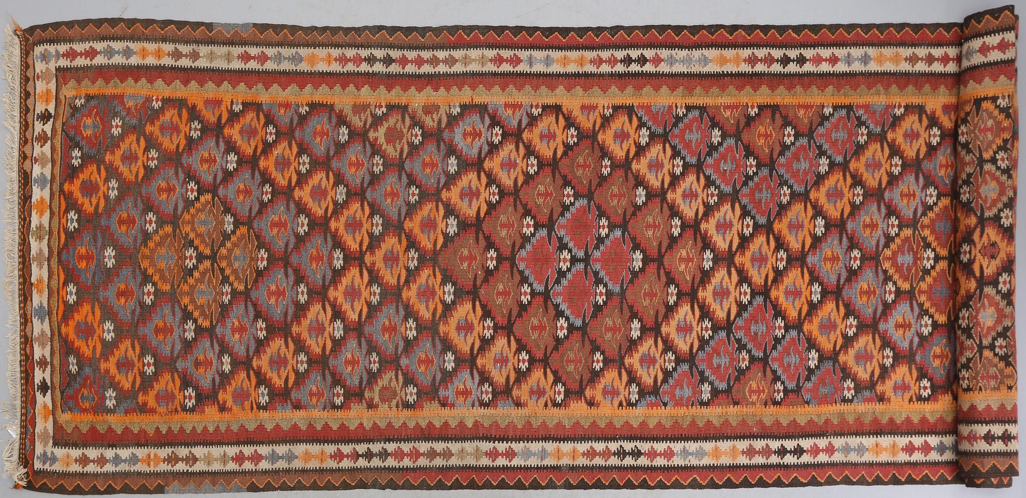 MATTA, Kelim, old, 455 x 115 cm.