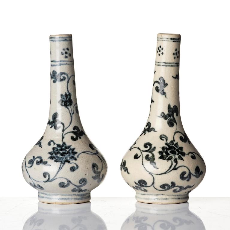 A pair of blue and white lotus vases/water sprinklers, Ming dynasty (1368-1644).