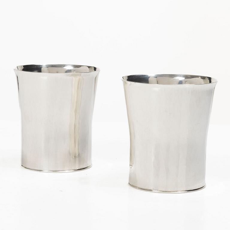 Sigurd Persson, Beakers, a pair, silver, Stockholm 1987.