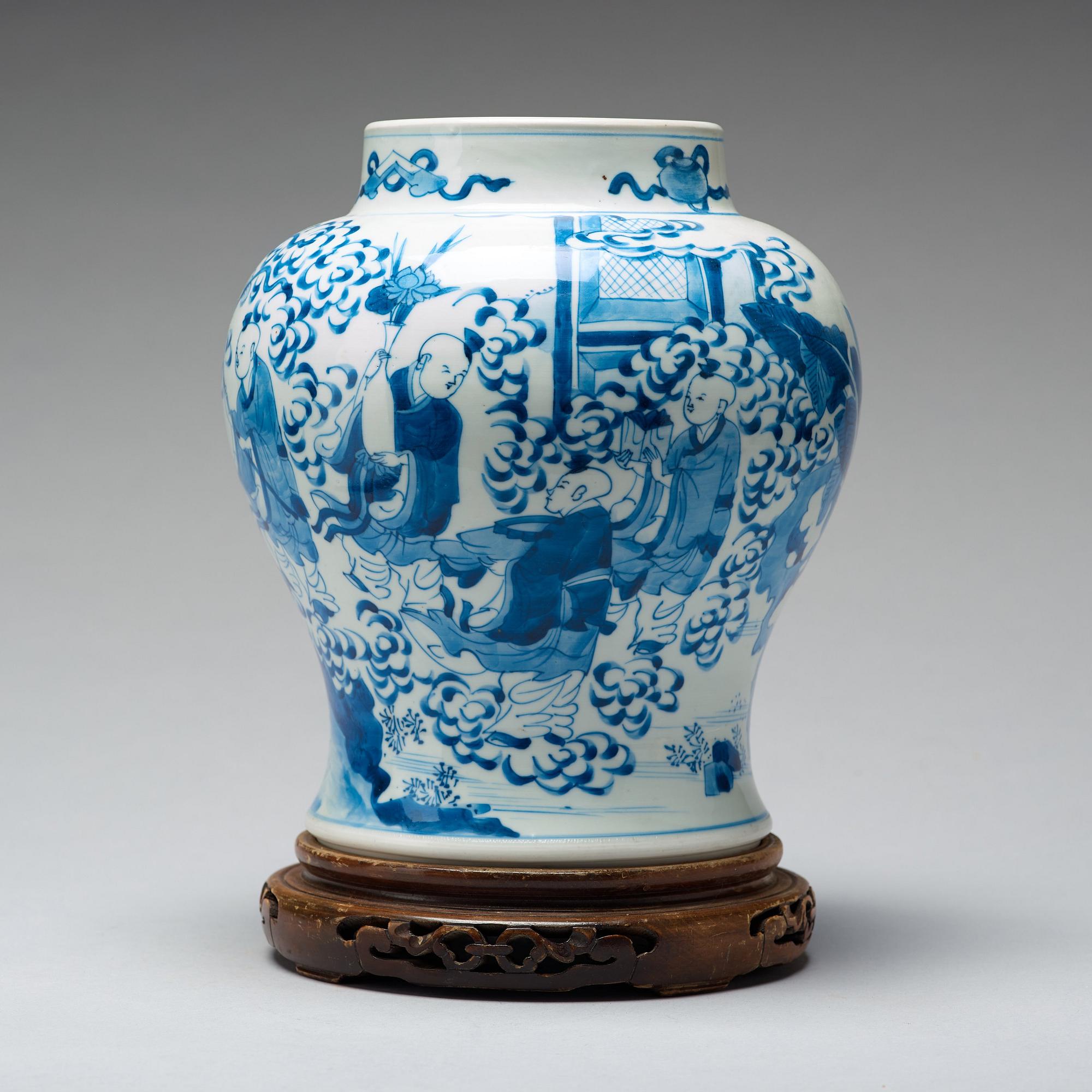 A blue and white jar, Qing dynasty, Kangxi (1662-1722).