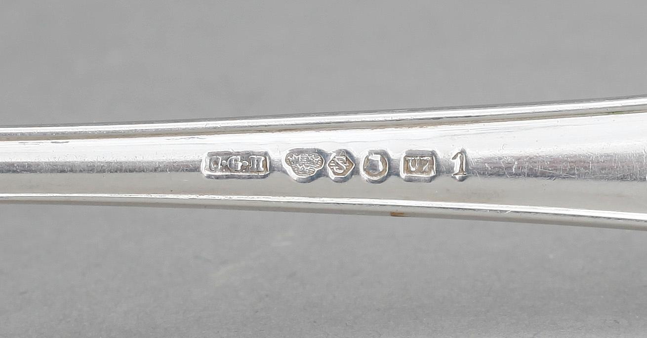 BESTICK, 32 delar, silver. Bl a CG Hallberg Stockholm 1919. Vikt ca 1162 gram.