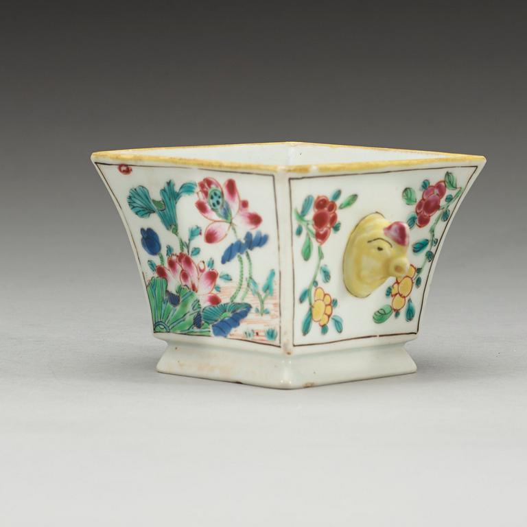 KOPP, kompaniporslin. Qing dynastin, Qianlong (1736-95).