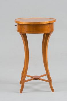 A OVAL SHAPED EMPIRE TABLE.