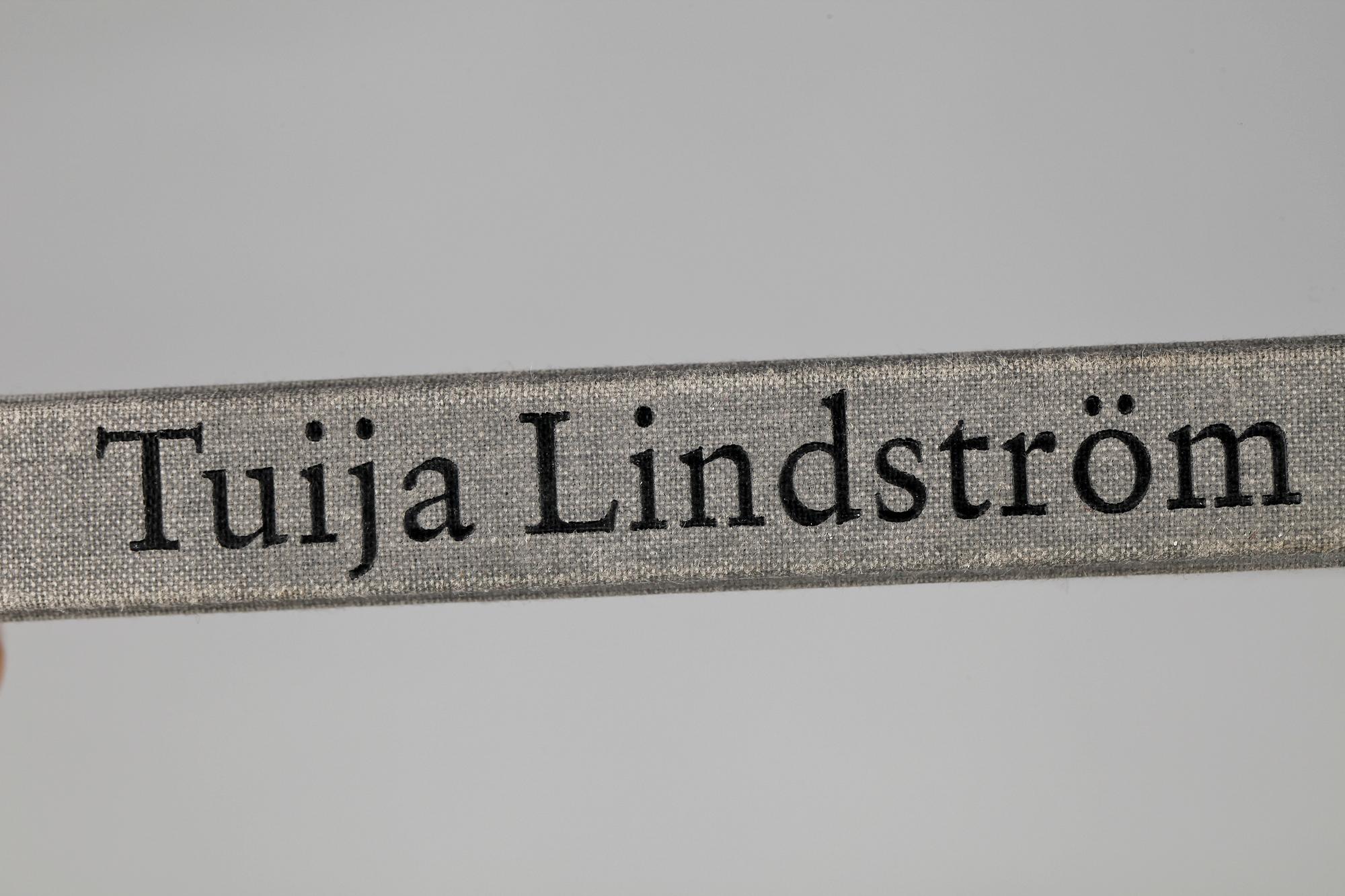 BOK, "Tuija Lindström", ETC Förlag, Stockholm. 1989. Tryckt i 2000 ex. (14/2000).
