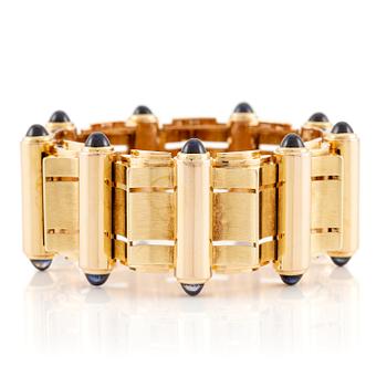 640. An 18K gold Retro bracelet.