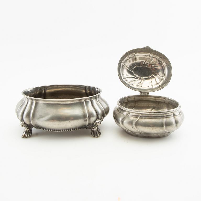 Sockerskålar 2 st Rokoko-stil tenn 1900-talets första hälft.