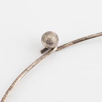 Silver necklace with pendant.