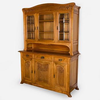 Vitriinikaappi, 1900-luvun alku.