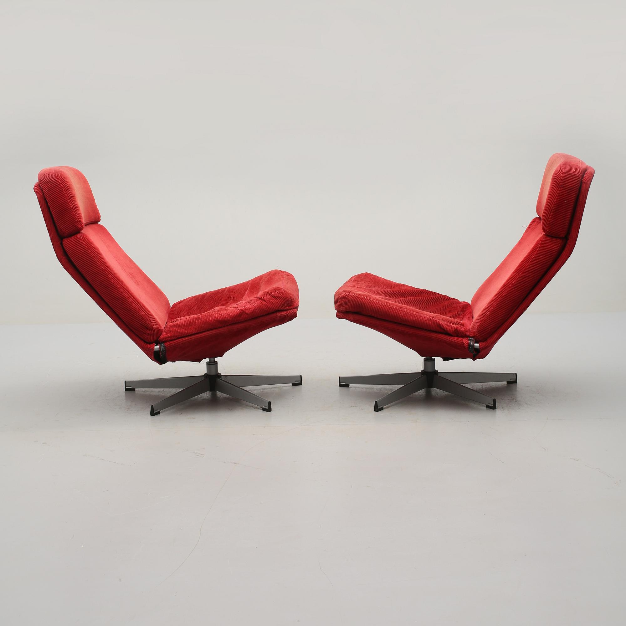 FÅTÖLJER, ett par, samt FOTPALL, 1900-talets tredje kvartal.