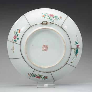 FAT, porslin. Sen Qingdynasti, med Qianlongs märke (1644-1912).