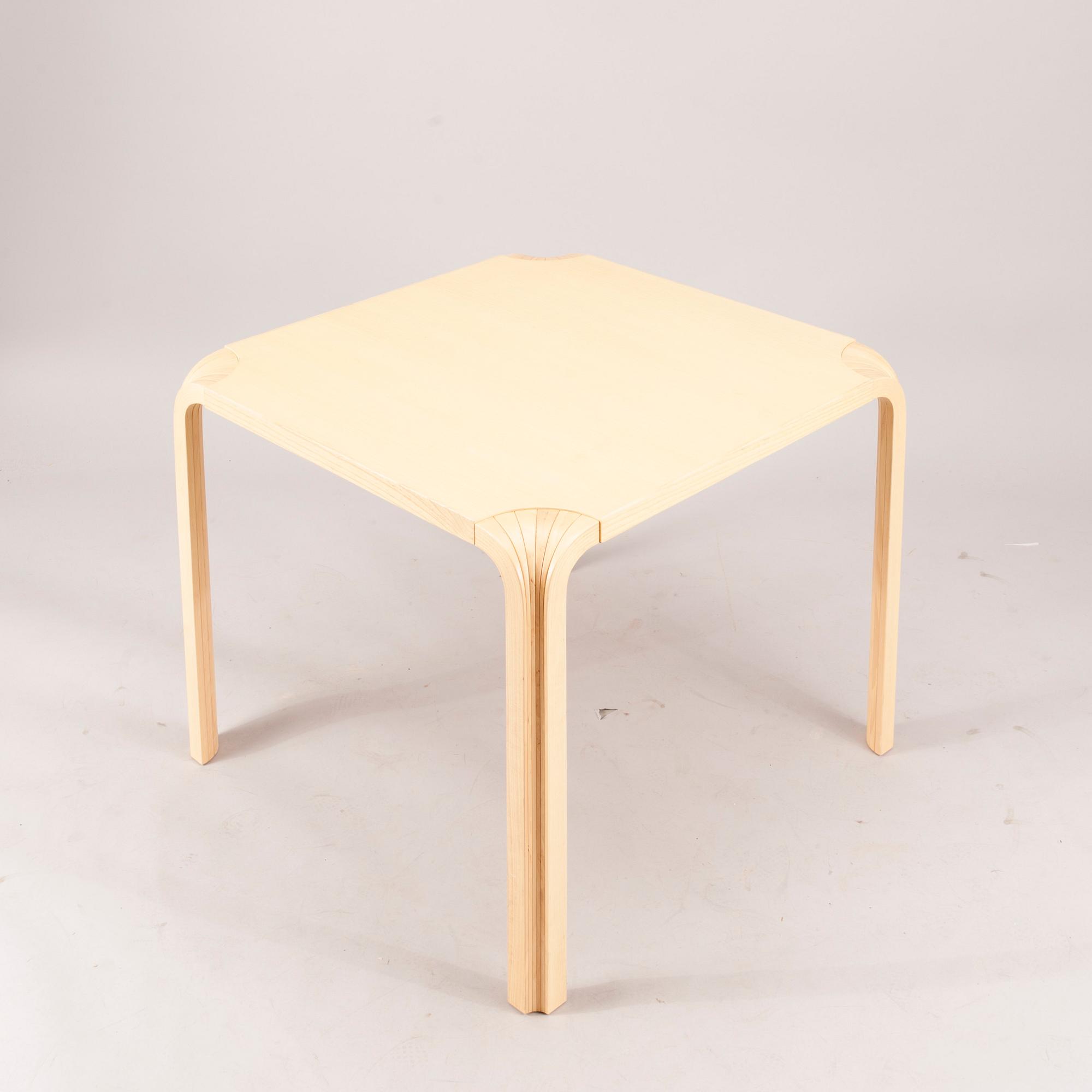 BORD, modell MX800c, Alvar Aalto, Artek 1900-talets slut.